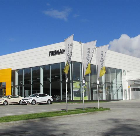 Renault – это один из 12 брендов, представленных в Курске, автомобили которого продаются в помещениях, построенных СМУ-9 и RUUKKI.