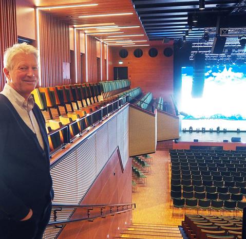 Jotta rakennuksen arkkitehtuuri voitiin toteuttaa, oli teräsrunko sille ainoa vaihtoehto. Kuvassa Billy Øksendal, joka edusti kiinteistön omistaja Filadelfiaa rakennushankkeessa.