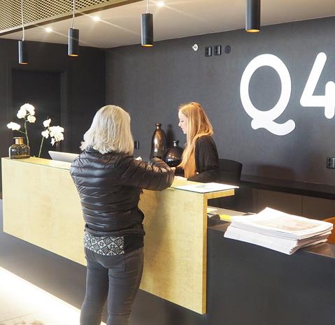 Hotellin vastaanotto on rakennuksen pääaulassa. Hotellissa on 11 huonetta. 