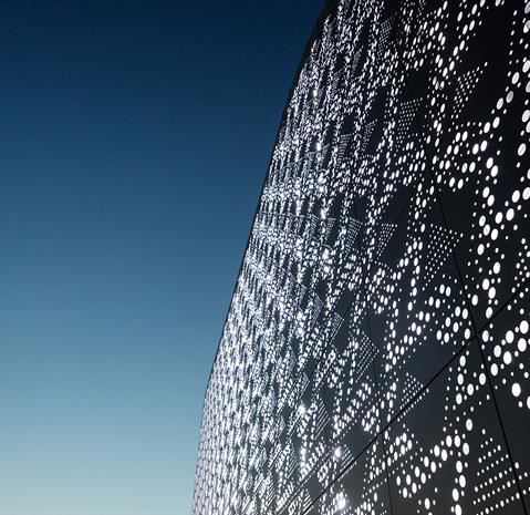 Visuaalisuutta on lisätty LED-valoilla.