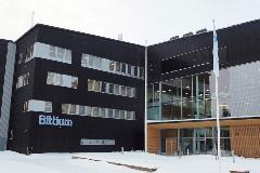 Uusi pääkonttori on 3-4-kerroksinen ja siellä työskentelee noin 450 bittiumilaista. Suurin työntekijäryhmä Bittiumissa on Insinöörit ja diplomi-insinöörit.
