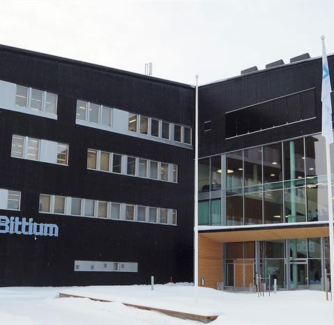Uusi pääkonttori on 3-4-kerroksinen ja siellä työskentelee noin 450 bittiumilaista. Suurin työntekijäryhmä Bittiumissa on Insinöörit ja diplomi-insinöörit.