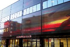 Fleminghallenin alakerrassa toimii ICA-market ja yläkerrassa urheiluhalli. 