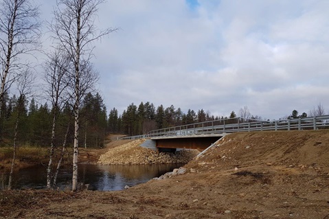 Ruukki Easy Bridge on asennettavissa yhdessä päivässä uusille tai vanhoille perustuksille. Kuva: Tankajoen silta.