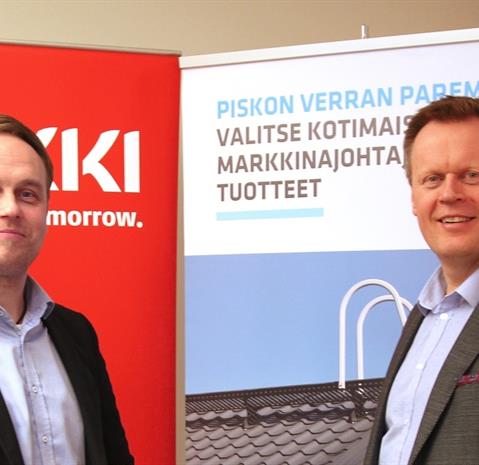 Jaakko Piri, markkinointijohtaja, Piristeel (vas), ja Jouni Metsämäki, Ruukin kattoliiketoiminnan johtaja