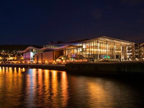 Lett-Takin valmistamia kattoelementtejä on käytetty muun muassa Larvikin konserttitalossa ja Gardermoenin lentoaseman terminaalissa. Copyright: Lett-Tak