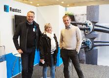 Ruukin Jerry Hansson (vas.) seuranaan Roxtecin strateginen ostaja Helene Wahnström ja turvallisuuspäällikkö Patrik Cederholm.