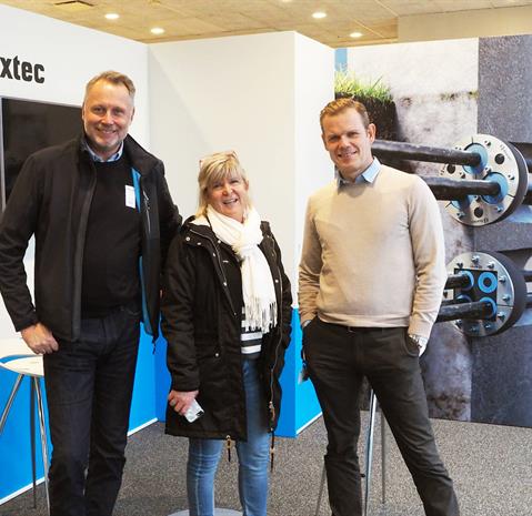 Ruukin Jerry Hansson (vas.) seuranaan Roxtecin strateginen ostaja Helene Wahnström ja turvallisuuspäällikkö Patrik Cederholm.