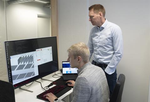 Niklas Svartbäck and Janne Virtanen from Prodlib looking at Ruukki's products.