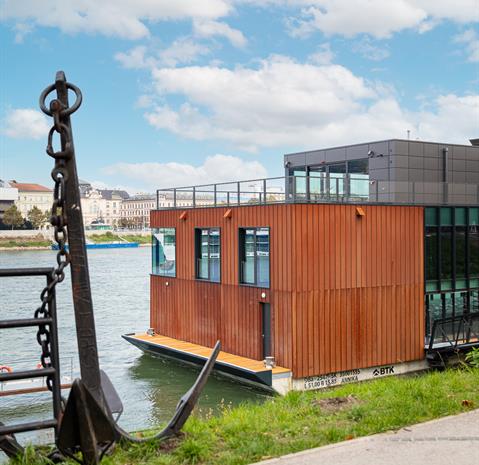 Pontoon 