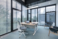 Wnętrze siedziby Prime Construction z perforowanymi profilami Ruukki Design na zewnątrz