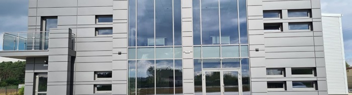 Kasetony Ruukki Liberta 500 na elewacji  siedziby Rzekiecki Coatings