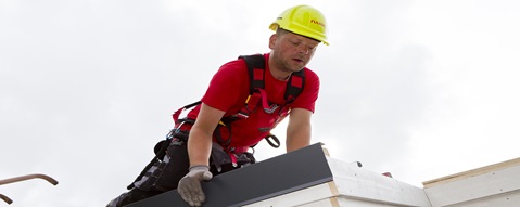 roof-installer-on-roof-03